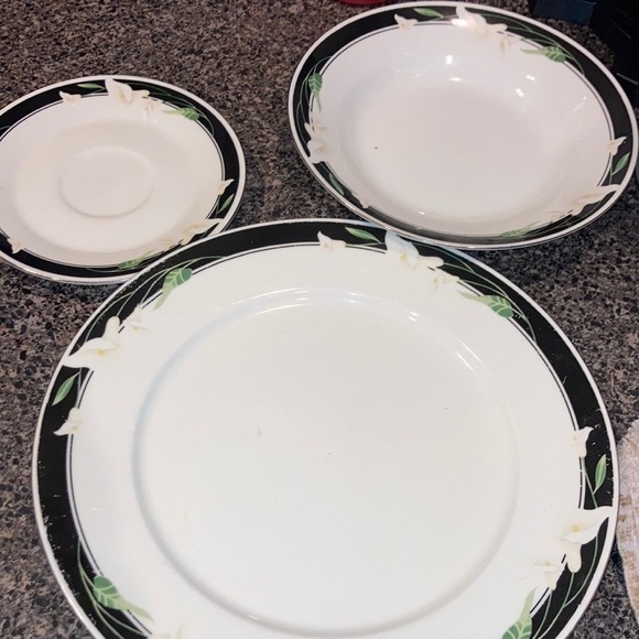 Vintage ONEIDA Ava fin China set - Picture 2 of 3